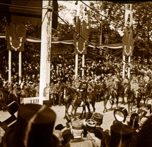 勝利のパレード、パリ、フランス、1918年の間に元帥フェルディナンド・フォッシュと将軍ジョセフ・ジョッフル 作： Unbekannt