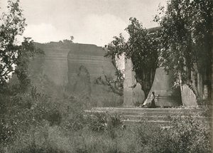 Meingoon Pagoda and Great Bell、1900。 作： Unbekannt