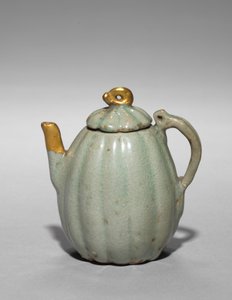 メロン型のワイン水差し、1100年代から1200年代。