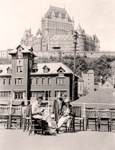 蒸気船のデッキにあるシンプソン嬢とジーン、ライルドルレアン、ケベックワーフ、1926年 作： Unbekannt