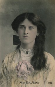 ミス・ゼナ・デア、1887-1975、c1930。 作： Unbekannt