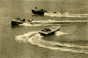モーターボートレース、ヴェルターゼー、ケルンテン州、オーストリア、c1935。 作： Unbekannt