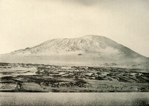 エレバス山...左側の古いクレーター、c1908、1909。