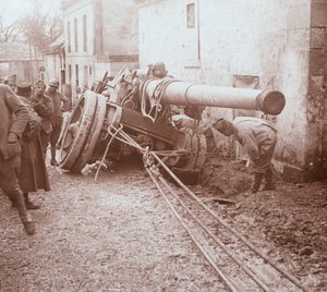 移動中の大砲、北フランス、ジェコート、c1914-c1918 作： Unbekannt