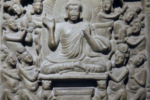 デリーのインド国立博物館。仏陀の生涯とジャカタの場面を描いたアヤガのフリーズ。イクスヴァク 紀元3世紀 アーンドラ・プラデーシュ州ナガルジュナコンダ灰色がかった石灰岩。詳細インド。 作： Unbekannt