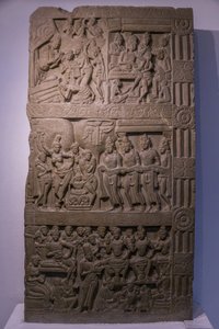 デリーのインド国立博物館。仏陀の生涯の場面。イクスヴァク 紀元3世紀 アンドラ・プラデシュ州ナガルジュナコンダ灰色がかった石灰岩。詳細インド 作： Unbekannt