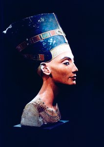 紀元前14世紀のエジプトの女王でありアケナテンの配偶者であるネフェルティティ 作： Unbekannt