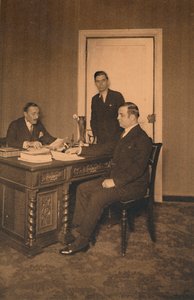 1927年、ベルギーのブリュッセルにあるキューバ大使館の秘書室。 作： Unbekannt