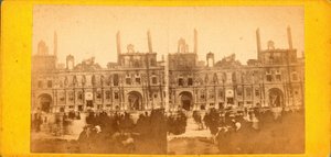 パリ・コミューン（1871年）：1871年5月の火災後のホテル・ドゥ・ヴィルの風景。匿名の写真撮影。厚紙にプリント Dim.17x8 cm 作： Unbekannt