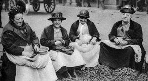 1926〜1927年のロンドンのコベントガーデンでのエンドウ豆の殻むき 作： Unbekannt