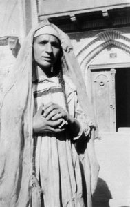 ペルシャの女性、1917〜1919年 作： Unbekannt