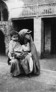 ペルシャの女性と子供、1917〜1919年 作： Unbekannt