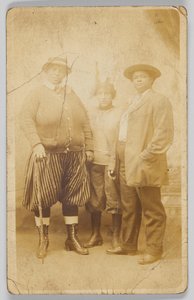 身元不明の 3 人の女性の写真はがき、1904 年～1918 年。 作： Unbekannt