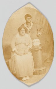 身元不明の 2 人の女性の写真はがき、1918 年から 1930 年。 作： Unbekannt