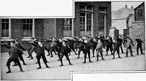 ロンドンの学校での体操、c1900 1901 作： Unbekannt