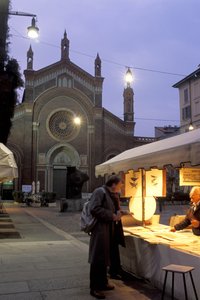 夜のカルミネ広場（イタリア・ロンバルディア州・ミラノ 作： Unbekannt