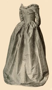 ミセスセントクレア、c1760、1937が着用した面白いガウンの写真。