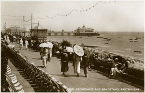 桟橋、遊歩道と野外ステージ、イーストボーン、サセックス、c1920s 作： Unbekannt