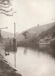 リオライトアンドパワーワークスの上流からのPirahy Diversion Dam、1914年 作： Unbekannt