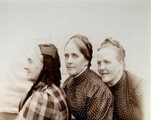 3人の女性の肖像画、ロシア、1890年代 作： Unbekannt