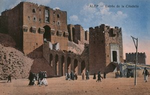 アレッポの城塞入口を描いた絵葉書、1920年頃（カラー写真 作： Unbekannt