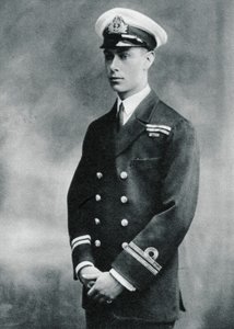 1918年、イギリス海軍中尉の制服を着たアルバート王子