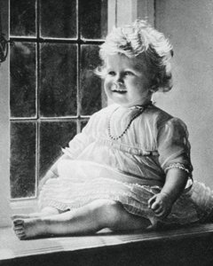 セントポールズウォルデンベリーでのエリザベス王女、1927年、1937年 作： Unbekannt
