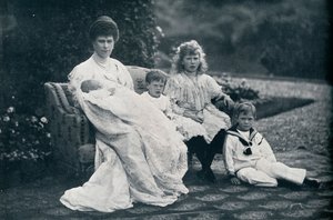 メアリー女王と彼女の4人の子供、1905年、1936年 作： Unbekannt