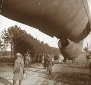 1916年フランス北部のソンムにある観測気球の発生 作： Unbekannt