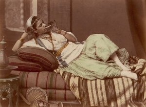 [リクライニングする女性喫煙]、1870-90。