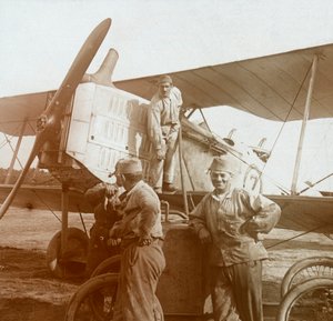複葉機の給油、C1914-C1918