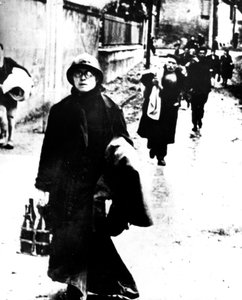 ノルマンディーの町を去る難民、フランス、第二次世界大戦、1940-1944 作： Unbekannt