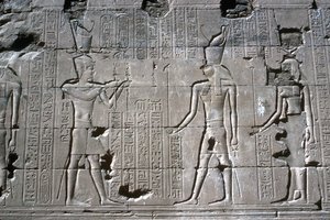 ホルスの前のファラオのレリーフ、ホルス神殿、エドフ、エジプト、プトレマイオス朝時代、紀元前 251 年頃～紀元前 246 年頃 作： Unbekannt