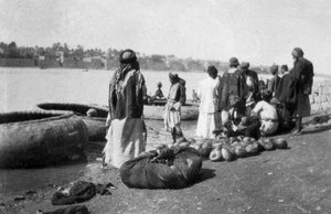 メロンを積んだリバークラフト、ティグリス川、バグダッド、イラク、1917年〜1919年
