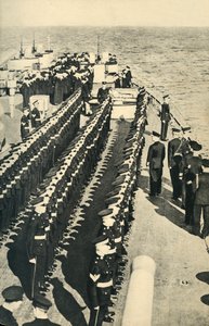 第二次世界大戦、c1939〜c1943 1944の船に乗ってパレードに並んだロイヤルマリーン。 作： Unbekannt