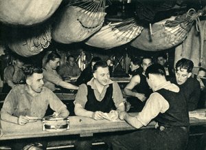 第二次世界大戦、c1939-c1943 1944の船に搭載された混乱の海兵隊員たち。 作： Unbekannt