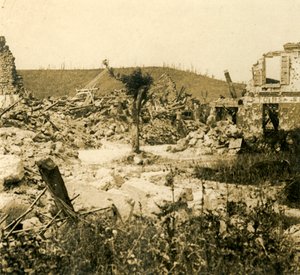 台無しにされた建物、シャヴィニョン、北フランス、c1914-c1918