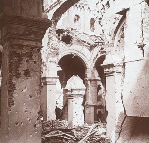 台無しにされた教会、アルバート、北フランス、c1914-c1918 作： Unbekannt