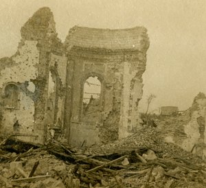 台無しにされた教会、北フランス、コンブル、c1914-c1918