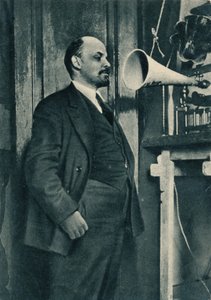 1919年、ロシアのモスクワ、クレムリンでのラジオ録音でのロシアのボルシェビキ党指導者ウラジミールレーニン 作： Unbekannt