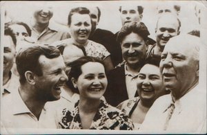 ロシアの宇宙飛行士ユーリガガーリンと妻、1962年