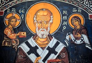 聖ニコラスがキリストとマリアを囲んでいる 14世紀のビザンチン様式のフレスコ画（1332年） ナトヘクス、南壁 フォルビオティサの聖母教会、アシノウ ユネスコのサイト トロードス地方、キプロス