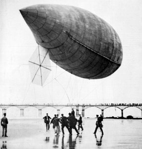 1905年、フランスのトルヴィルを出発するサントスデュモン飛行船 作： Unbekannt