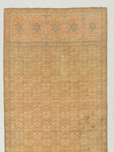 1700年代の金の地面に花のフィールドとエンドパネルが付いたサッシ。