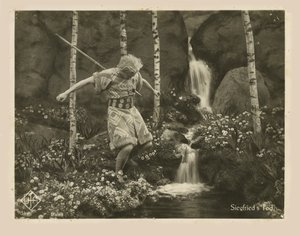 フリッツ・ラングの映画「ニーベルンゲン:ジークフリート」のワンシーン、1924年。 作： Unbekannt