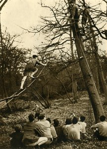 「スカウトが開拓奉仕をしている」、1944 年。 作： Unbekannt
