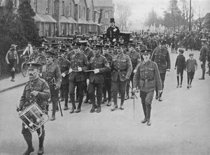 1915年に教会からブライダルコーチを運ぶ軍曹 作： Unbekannt