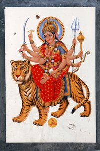 シェラワリ、またはジャガダンバ。北インドの人々はJai Mata diと彼女を讃えて歌いますが、彼女は同じDurgaやShaktiです。 作： Unbekannt