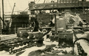 凍結状態で石炭を供給する船、第一次世界大戦、1914年、1920年。 作： Unbekannt