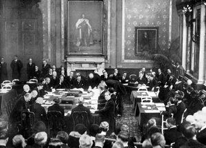 1925年にロンドンの英国外務省でロカルノ条約に署名1926年